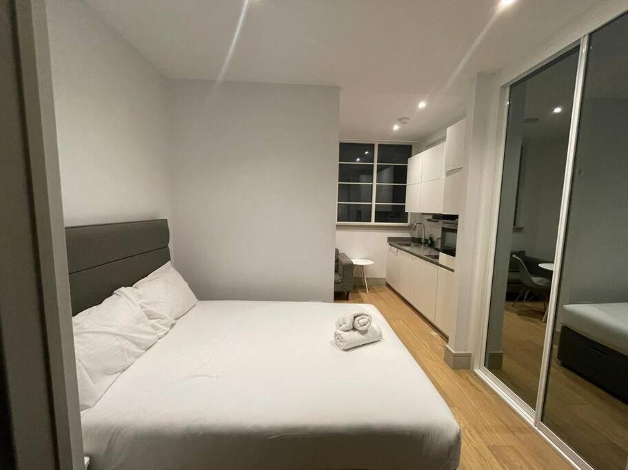 Monthly Stays 1Bed Serviced Studio Apartment Free Wifi & Netflix Whitechapel London Perfect For Solo & Coupled Guests Exterior photo