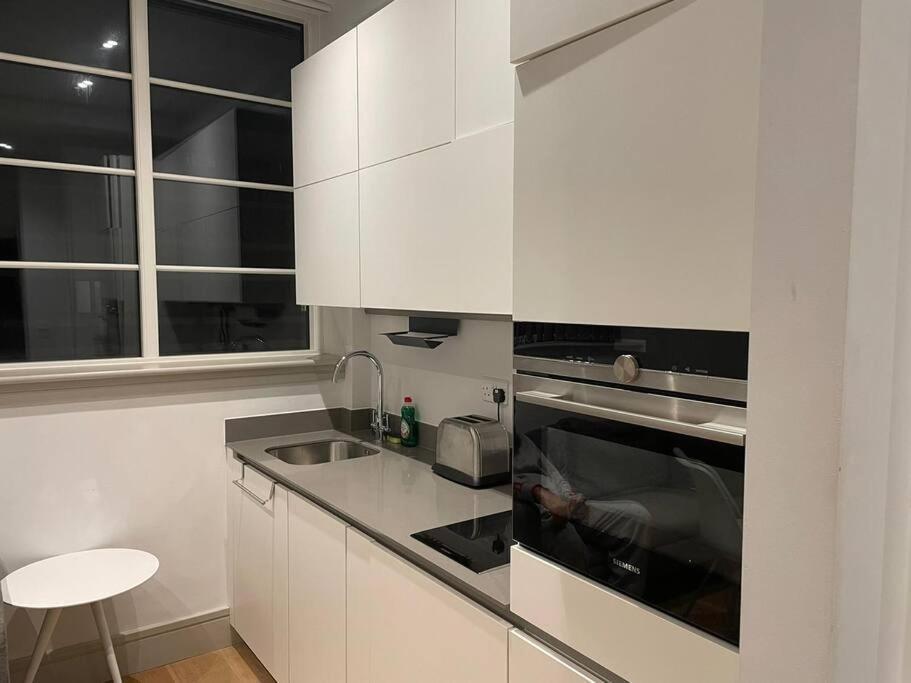 Monthly Stays 1Bed Serviced Studio Apartment Free Wifi & Netflix Whitechapel London Perfect For Solo & Coupled Guests Exterior photo