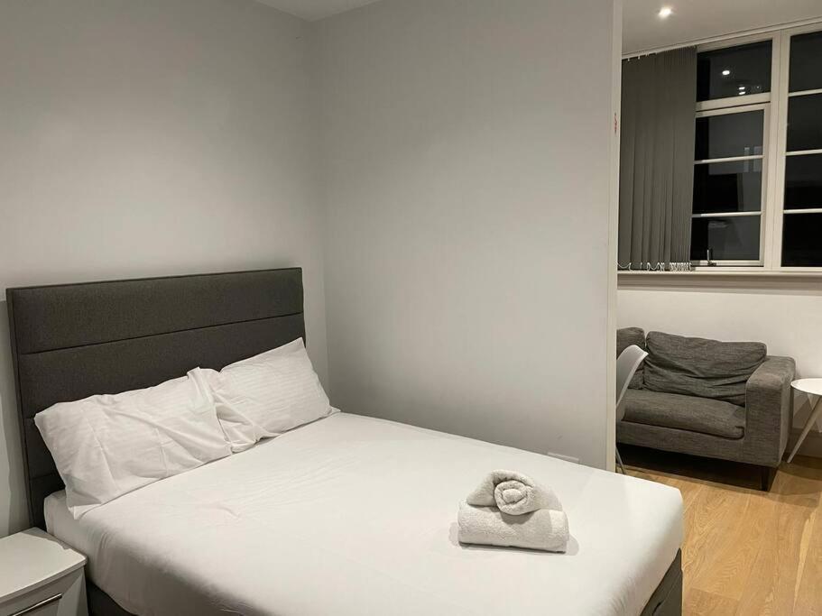 Monthly Stays 1Bed Serviced Studio Apartment Free Wifi & Netflix Whitechapel London Perfect For Solo & Coupled Guests Exterior photo
